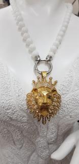 ÇELİK SEDEF TAŞ DETAYLI SARI RENK ASLAN(LION) KAFASI KOLYE