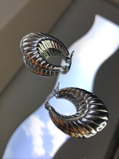 Vog Altın Tasarım Beyaz Renk İstiridye Halka Model Sevgiliye,Eşe,Anneye Hediye Çelik Küpe