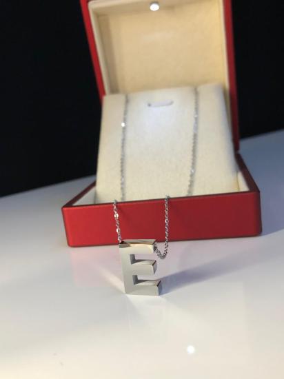 E Harfi Üç Boyutlu Beyaz Çelik Kadın Kolye Işıklı Kutuda • Sevgiliye • Eşe • Anneye • Arkadaşa Kolye