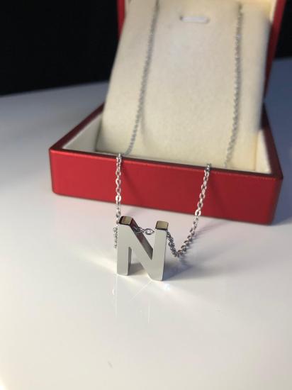 N Harfi Üç Boyutlu Beyaz Çelik Kadın Kolye Işıklı Kutuda • Sevgiliye • Eşe • Anneye • Arkadaşa Kolye