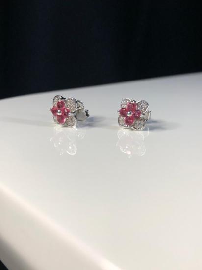 Vog Çiçek Tasarım Zirconia Taşlı 925 Ayar Gümüş Hediyelik Çocuk,Bebek Küpesi