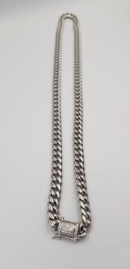 Vog Micro Kaplama Monoco Classic Tasarımlı İkonik Kilit kısmı Taşlı Gürmet Beyaz Model Çelik Kolye