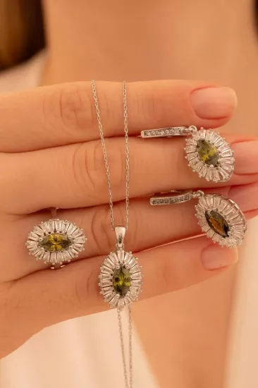 Vog Kadın Gümüş Set - Mekik Model Zultanit Taşlı Baget Süslemeli Rodyumlu Kadın Set