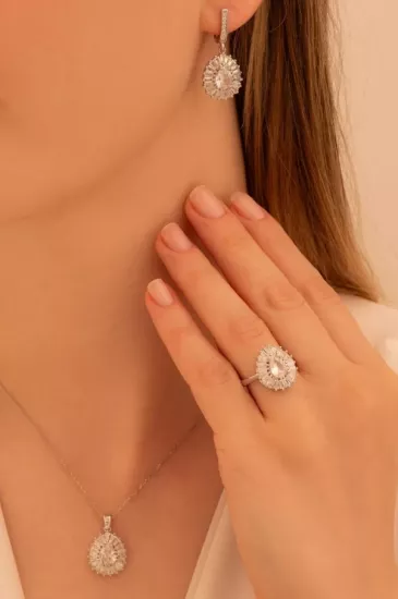 Vog Kadın Gümüş Set - Damla Model Zirkon Taşlı Baget Süslemeli Rodyumlu Kadın Set