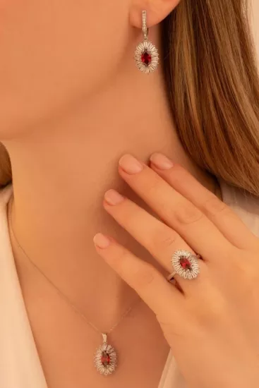 Vog Kadın Gümüş Set - Mekik Model Yakut Taşlı Baget Süslemeli Rodyumlu Kadın Set