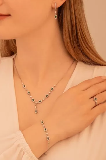 Vog Kadın Gümüş Takı Seti - Pera Zümrüt Mekik Taşlı 925 Ayar Kolye, Bileklik, Yüzük, Küpe Tam Set