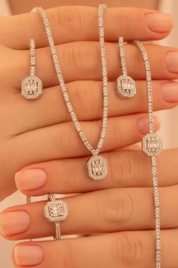Vog Kadın Gümüş Takı Seti - Ferahnaz Baget Taşlı Zirkon Süslemeli 925 Ayar Kolye, Bileklik, Yüzük, Küpe Tam Set