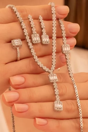 Vog Kadın Gümüş Takı Seti - Ayfer Baget Taşlı Kare Model Kolye, Bileklik, Yüzük, Küpe Tam Set
