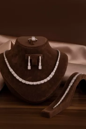 Vog Kadın Gümüş Takı Seti - Mehtap Baget Taşlı Kare Model Kolye, Bileklik, Yüzük, Küpe Tam Set