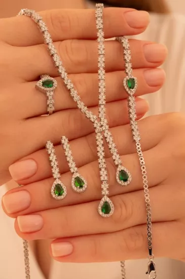 Vog Kadın Gümüş Takı Seti - Peri Zümrüt Taşlı Damla Model Kolye, Bileklik, Yüzük, Küpe Tam Set