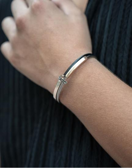 Gemici • Denizci Çapa Siyah Taşlı Gümüş Bileklik Işıklı Kutuda • Sevgiliye • Eşe • Babaya Bileklik