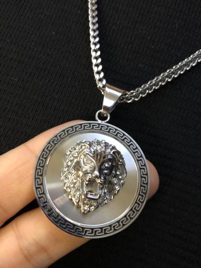 Aslan Kafası Grek Desenli Beyaz Renk Işıklı Kutuda • Sevgiliye • Eşe • Babaya • Arkadaşa Çelik Kolye