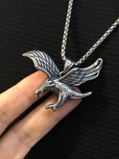 Kartal Uçan Bjk Çelik Erkek Kolye • Işıklı Kutuda • Sevgiliye • Eşe • Babaya • Arkadaşa Kolye