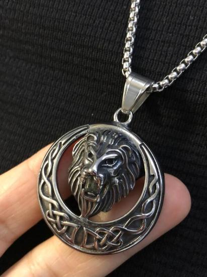 Aslan (Lion) Gotik Erkek Çelik Kolye • Işıklı Kutuda • Sevgiliye • Eşe • Babaya • Arkadaşa Kolye