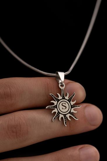 Güneş Model Ortası Harfli Çelik Kolye Unisex - Sevgiliye,Eşe,Babaya,Arkadaşa Hediye Çelik Kolye