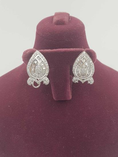 Vog Swarovski Taşlı Pırlanta Montür Şık Tasarım 925 Ayar Gümüş Sevgiliye,Anneye,Eşe Hediye Küpe