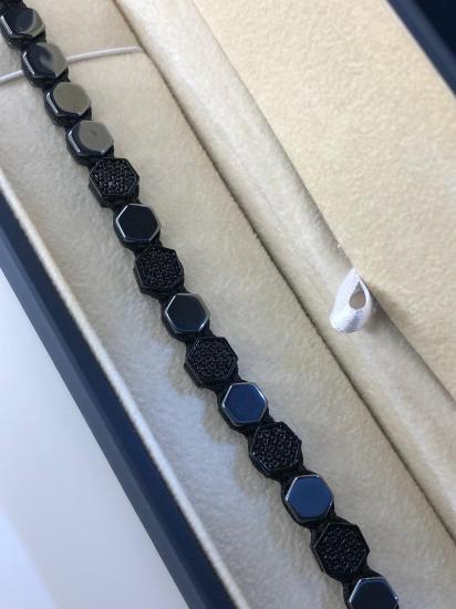 Erkek Doğaltaş Bileklik - Siyah Hematit Taşlı Makrome Örme Erkek Bileklik • Işıklı Kutuda