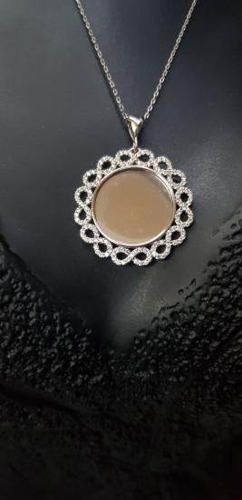 Vog Kişiye Özel Yazı Yazılan Plaka Kolye Sonsuzluk Taş Detaylı Beyaz Renk 925 Ayar Gümüş Kolye