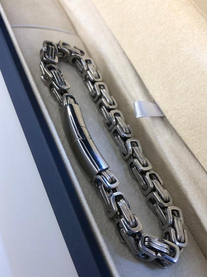 Erkek Çelik Bileklik - Özel Kilitli Model Yuvarlak Kral Erkek Bileklik • Işıklı Kutuda