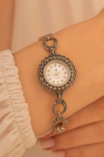 Larissa Markazit Taşlı 925 Ayar Gümüş Kadın Işıklı Kutuda Sevgiliye • Eşe • Anneye Hediye Saat