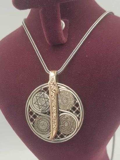 Vog Unisex Motifli Kılıç Figürlü V 5 Dua Yazılı Hz.Süleyman Mühürlü Gümüş Dönen Madalyon Kolye