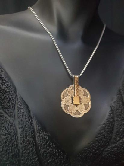 Vog Kişileştirilen Yuvarlak Tasarım V 6 Dua Yazılı 925 Ayar Gümüş Dönen Madalyon Kolye