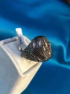 VOG GOTİK TASARIM  FLEUR DE LİS TASARIM SİYAH ZİRCONİA TAŞLI OKSİDE ERKEK 925 AYAR GÜMÜŞ YÜZÜK