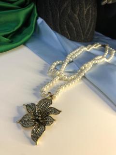 Vog Bijuteri Elmas Model 2 Sıralı  İnci Dizayn Çiçek Desenli Şık Tasarım El Işi Kolye (choker)