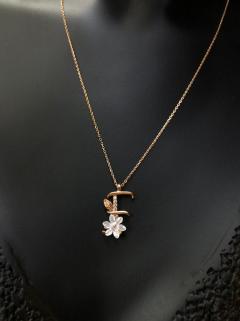 Vog Fleurs Serisi F Harf Rose Renk 925 Ayar Gümüş Sevgiliye - Eşe - Anneye - Arkadaşa Kolye