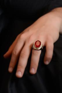 Vog Garnet (Kırmızı) Taşlı Yanı Selçuklu Arma Ve Hilal Yıldız İşlemeli 925 Ayar Erkek Gümüş Yüzük
