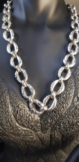 VOG HALKA DESENLİ MODEL ÇELİK KOLYE