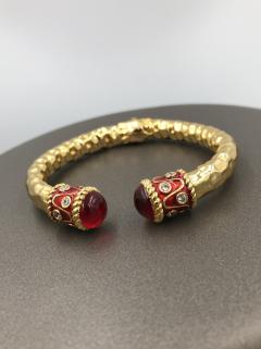 24 Ayar Kaplama Kırmızı Taş Ve Mine İşlemeli Anneye,Sevgiliye Arkadaşa Cımarlı Sarı Renk Bilezik