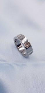 Vog Kişiye Özel İsim Yazılan 6mm Cartier Vidalı Ve Taşlı Beyaz Renk Çelik Alyans Yüzük