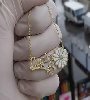  Leyla Yazılı Papatya Isim Kolye 925 Ayar Gümüş Işıklı Kutuda • Sevgiliye • Eşe • Anneye Kolye