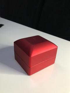 VOG KIRMIZI IŞIKLI PIRLANTA ,ALTIN VE GÜMÜŞ YÜZÜK KUTUSU