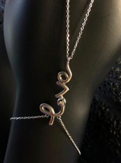 VOG LOVE YAZILI (0.03 CRT) PIRLANTA TAŞ DETAYLI BEYAZ RENK GÜMÜŞ ŞAHMERAN ROZE,SARI RENK SEÇENEĞİ