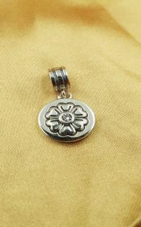 Vog Pandora’s Charm’s Kemal Atatürk Resimli Arkası Çiçek Taş Detaylı 925 Ayar Gümüş Charms