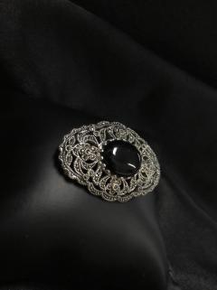 VOG GÜMÜŞ SİYAH VE MARKAZİT TAŞLI BROŞ