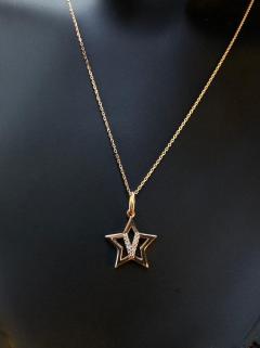 VOG STAR TAŞLI  HARF SERİSİ V HARF ROZE RENK GÜMÜŞ KOLYE