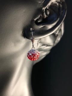 VOG SWAROVSKİ KIRMIZI BEYAZ TAŞLI DİSCO KÜRE MODEL SALLANTI GÜMÜŞ KÜPE