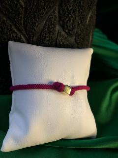 VOG KİŞİSELLEŞEN UNİSEX 14 AYAR ALTIN KÜP FUŞYA RENKLİ İP BİLEKLİK