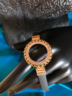 VOG ÇEYREK VE GRAM TAKILAN 24 AYAR ALTIN KAPLAMA SİYAH KAUÇUK KORDON DETAYLI BİLEKLİK