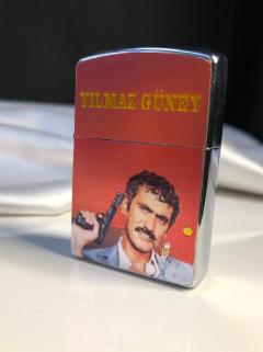 VOG KİŞİYE ÖZEL YILMAZ GÜNEY RESİMLİ ZİPPO MODEL ÇAKMAK