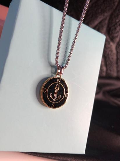 Vog Siyah Mineli Çapa Figürlü Pusula Model Sevgiliye,Eşe,Babaya Hediye Beyaz Renk Çelik Kolye