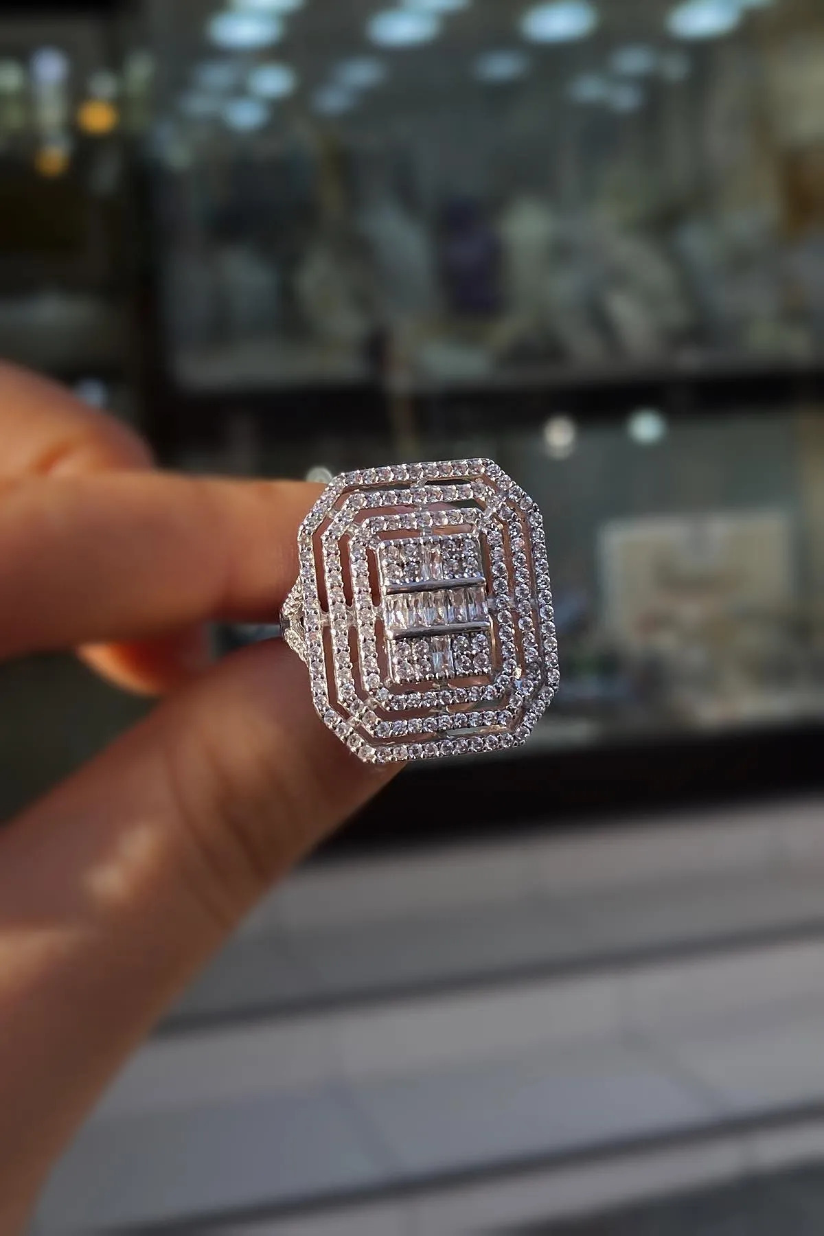 Swarovsk’i Taşlı Pırlanta Montür 3 Sıralı Baget Model 925 Ayar Gümüş Evlilik Teklifi Sevgiliye Yüzük