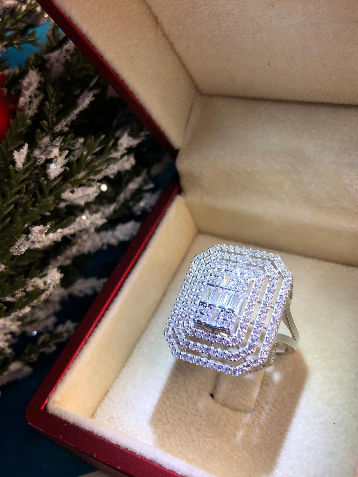 Swarovsk’i Taşlı Pırlanta Montür 3 Sıralı Baget Model 925 Ayar Gümüş Evlilik Teklifi Sevgiliye Yüzük