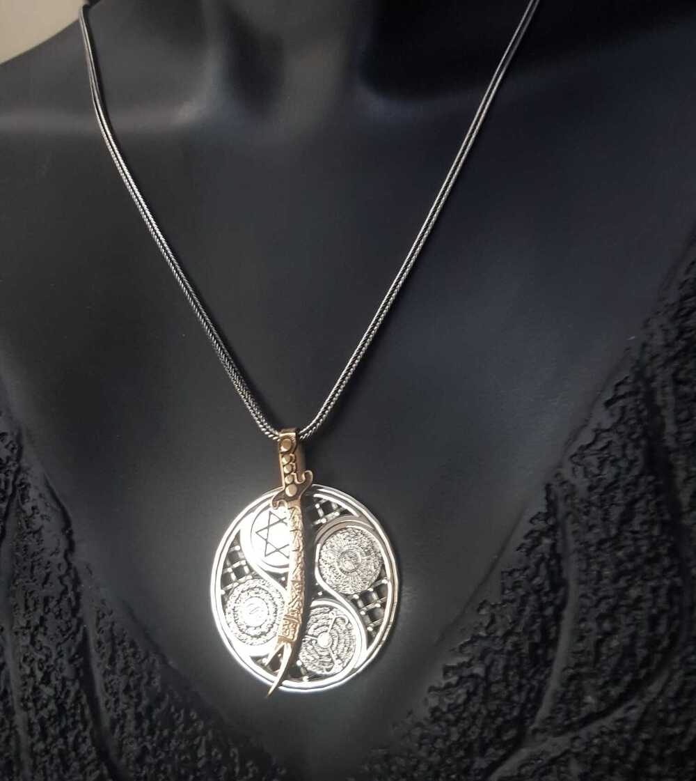 Vog Unisex Zülfikar Kılıcı V 5 Dua Yazılı Hz.Süleyman Mühürlü Gümüş Dönen Madalyon Kolye