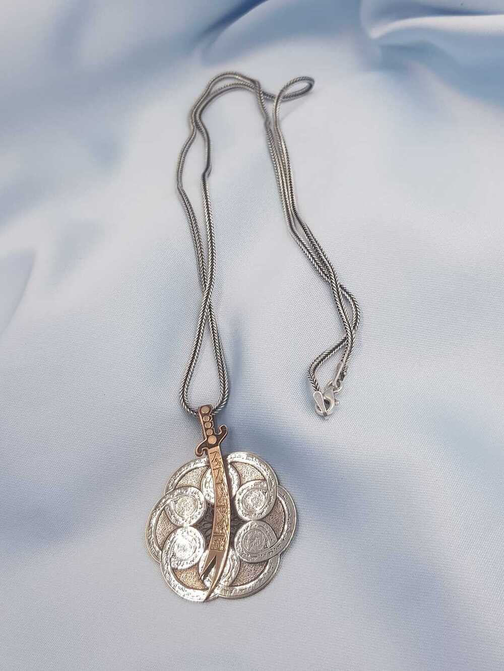 Vog Unisex Zülfikar Kılıcı V 6 Dua Gümüş Dönen Madalyon Kolye