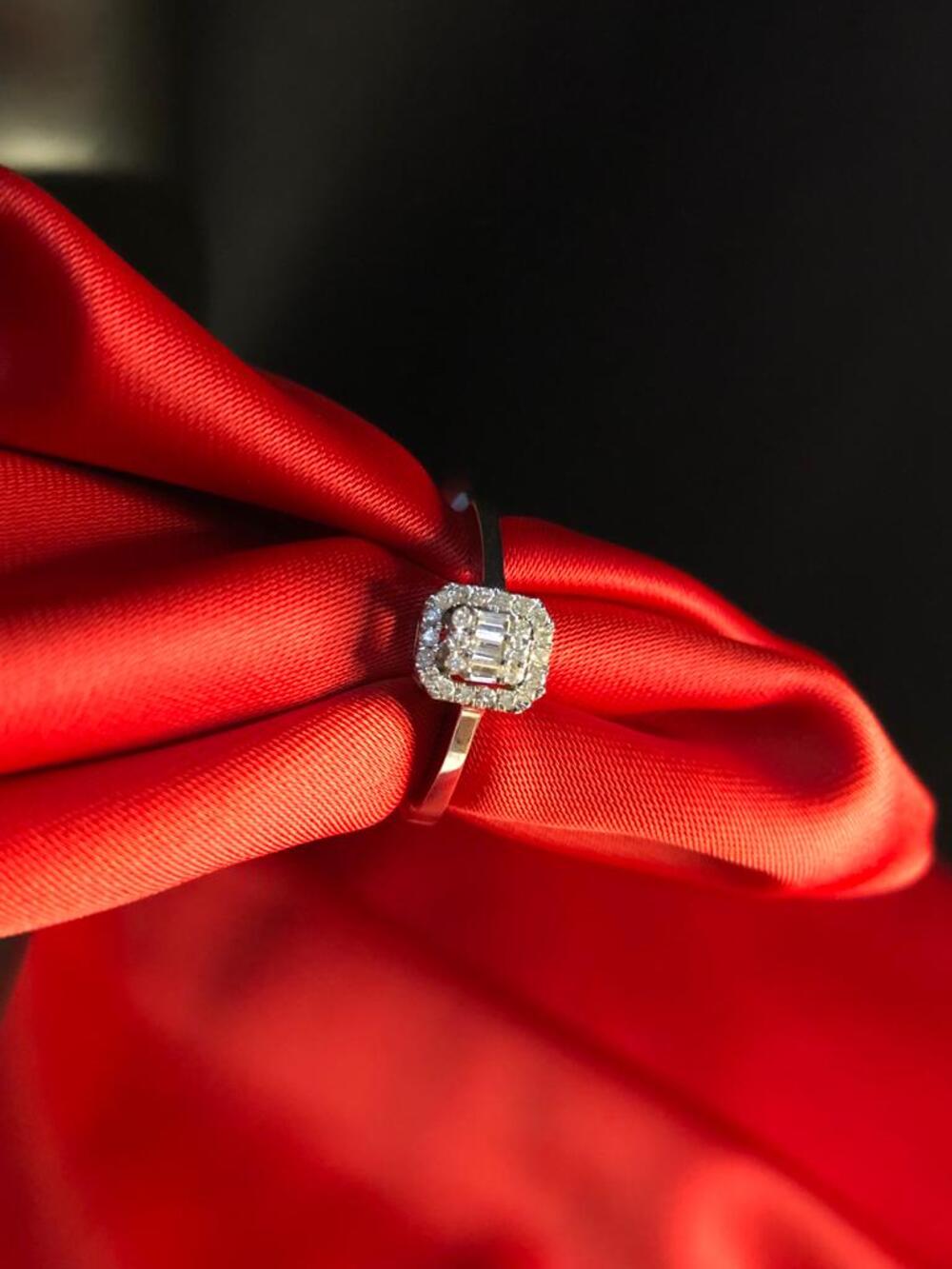 Vog D1:0.04 ct GS1 D2:0.13 ct GS1 Pırlanta Baget Model 14 Ayar Altın Şık Tasarım Beyaz Renk Yüzük