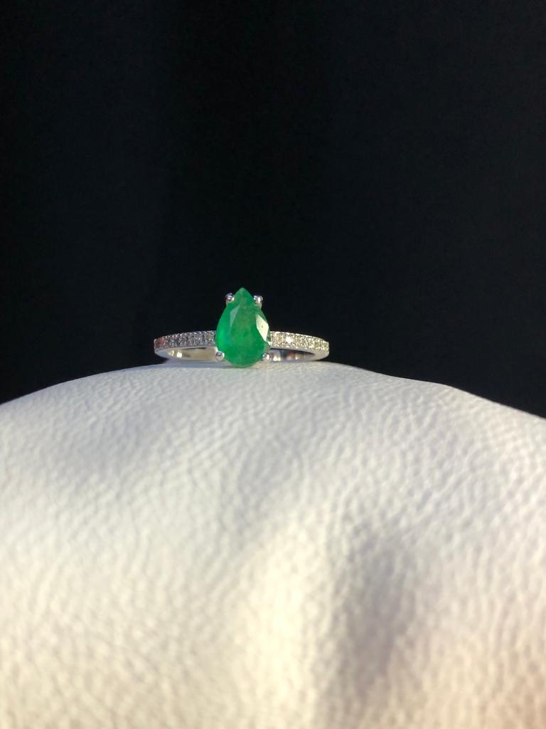 Vog D1:0.08 ct GS1 D2:0.86 Zümrüt Pırlanta  Model 14 Ayar Altın Şık Beyaz Renk Yüzük